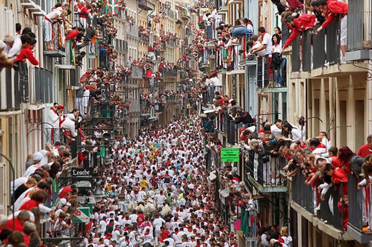 Balcon Curva De Estafeta - Centro Appartement Pamplona Buitenkant foto