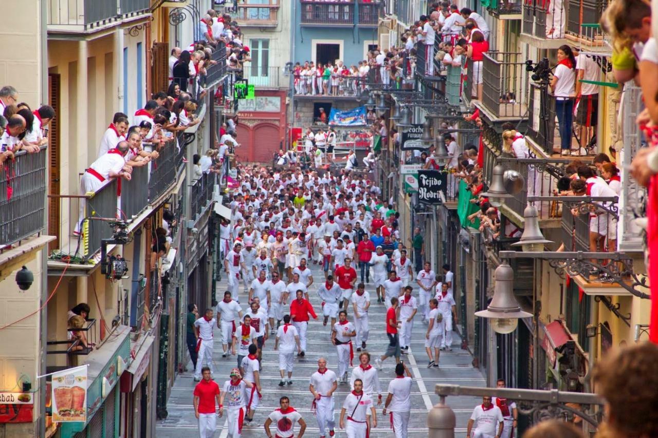Balcon Curva De Estafeta - Centro Appartement Pamplona Buitenkant foto